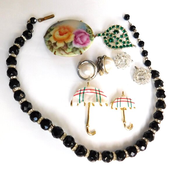 Vintage Costume Jewelry Mixed Lot Pieces Signed Cottagecore Grandmacore - Picture 1 of 6